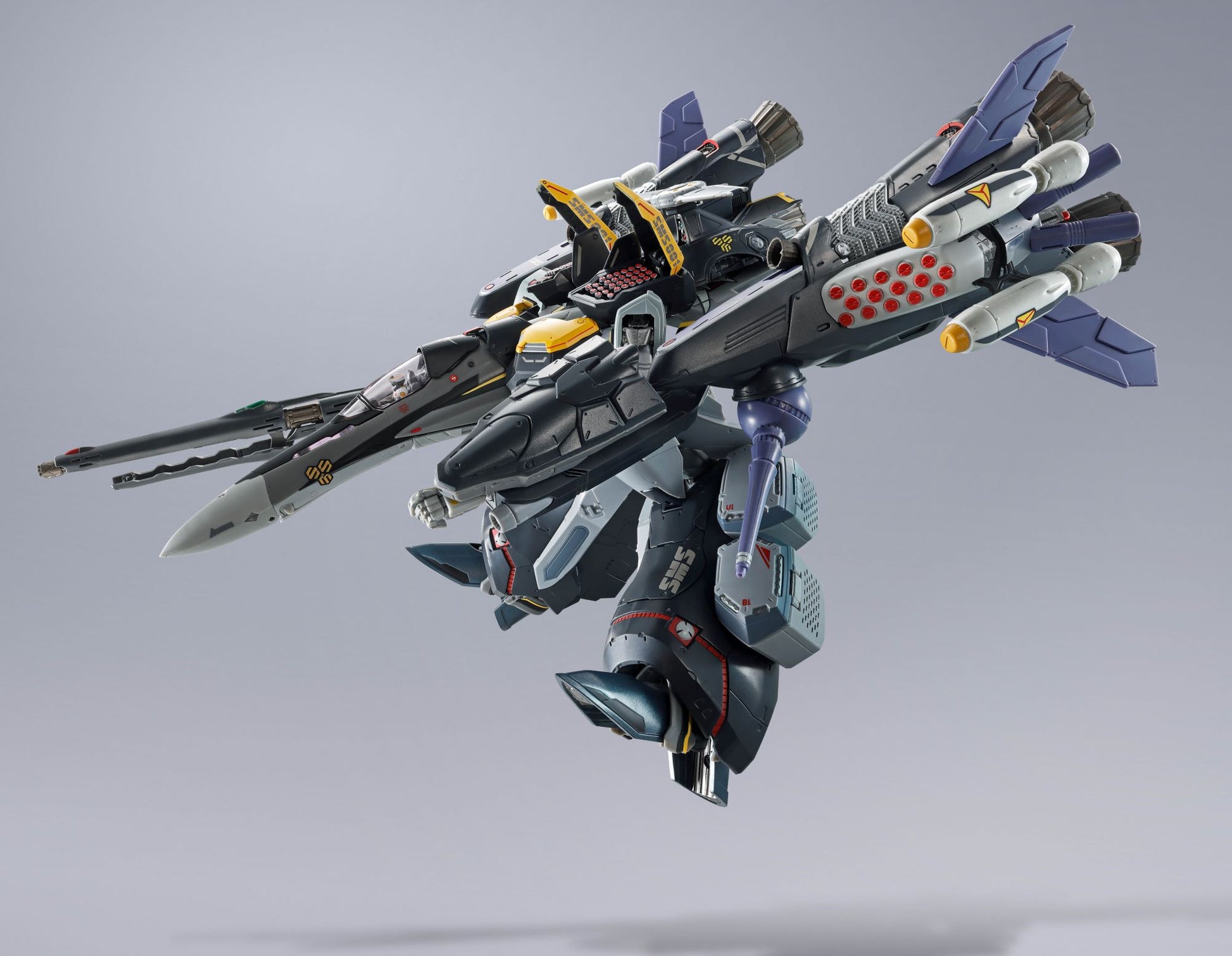 Macross DX CHOGOKIN VF-25S Armored Messiah Valkyrie (Ozma Lee) Revival Ver. gerwalk mode armored