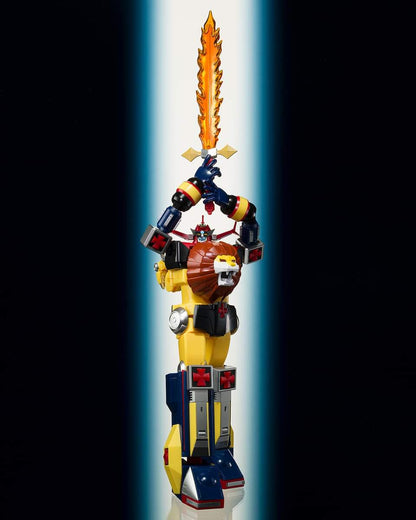 Premium Bandai Candy SMP [SHOKUGAN MODELING PROJECT] FUTURE ROBOT DALTANIOUS CROSS IN SET posing with sword