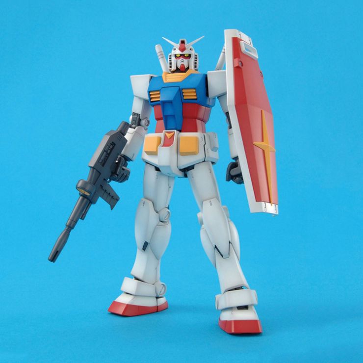 Bandai Hobby MG 1/100 RX-78-2 Mobile Suit Gundam Ver 2.0 Master Grade Model Kit