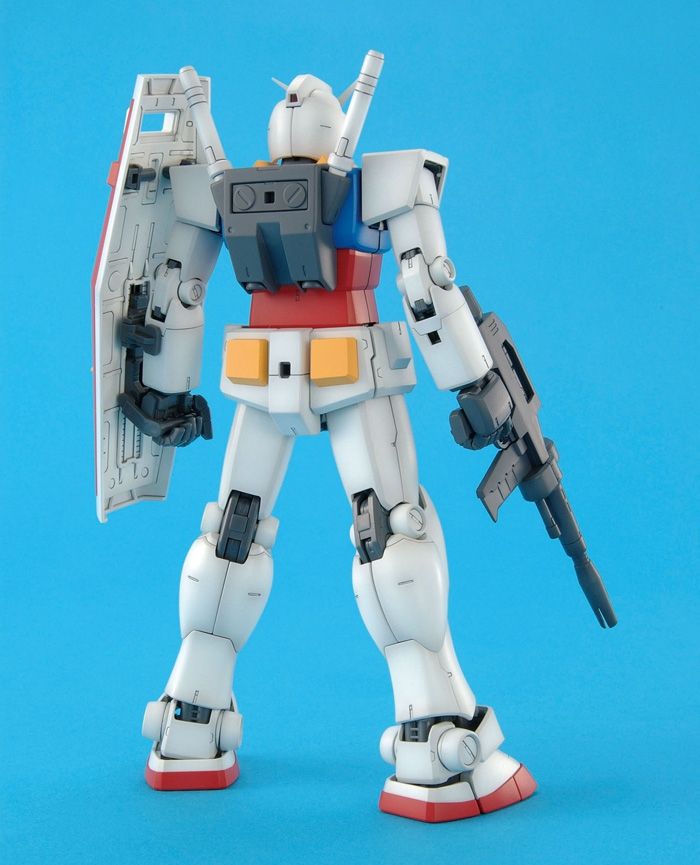 Bandai Hobby MG 1/100 RX-78-2 Mobile Suit Gundam Ver 2.0 Master Grade Model Kit