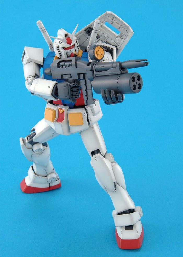 Bandai Hobby MG 1/100 RX-78-2 Mobile Suit Gundam Ver 2.0 Master Grade Model Kit