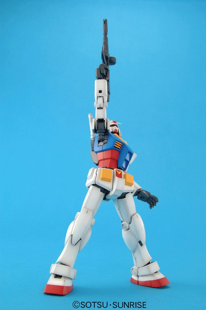 Bandai Hobby MG 1/100 RX-78-2 Mobile Suit Gundam Ver 2.0 Master Grade Model Kit